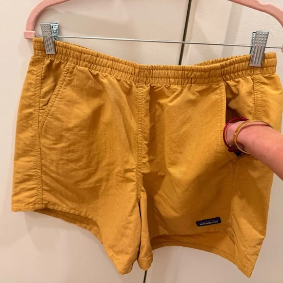 NWOT Patagonia Women's Funhoggers 4” Shorts | Medium (US 4-6) - Picture 6 of 11